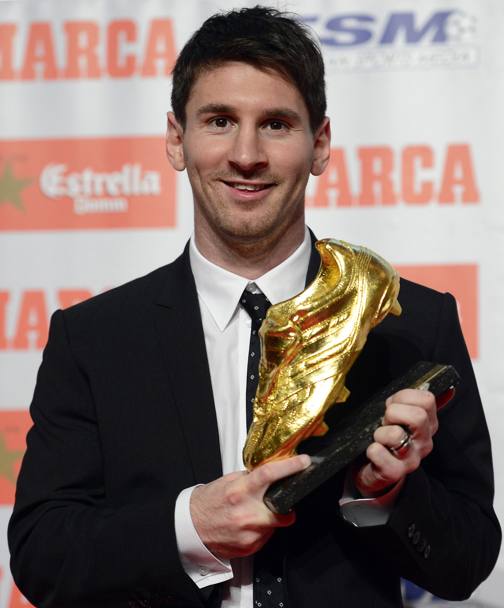 Messi con il premio Scarpa d&#39;Oro 2012 (Ap)